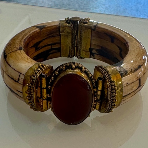 Bone and stone bangle bracelet - Picture 2 of 8